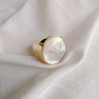 Madre Perla Circle Ring