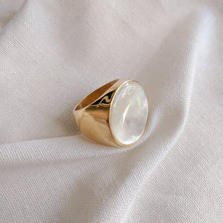 Madre Perla Circle Ring